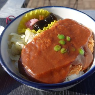岡山名物デミカツ丼
